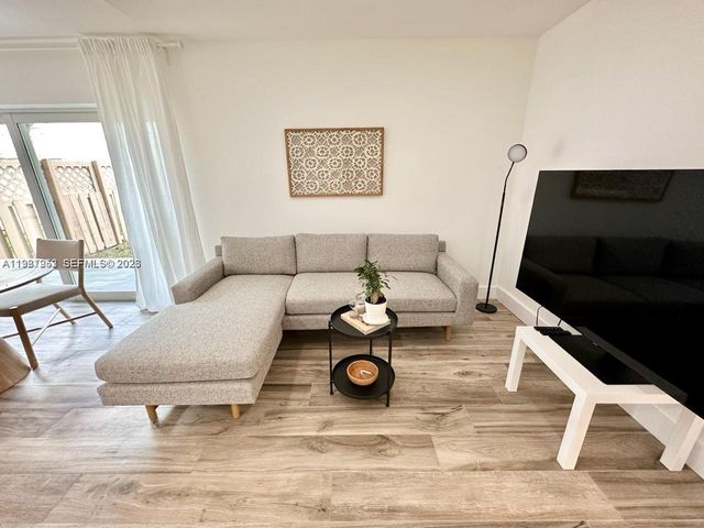 4544 NW 79th Ave 1F, Doral, FL 33166