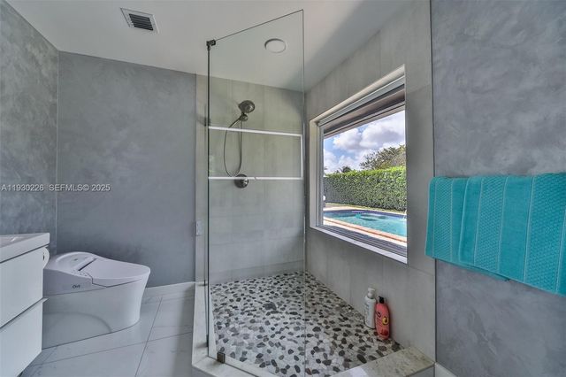 20550 NE 8th Ct, Miami, FL 33179