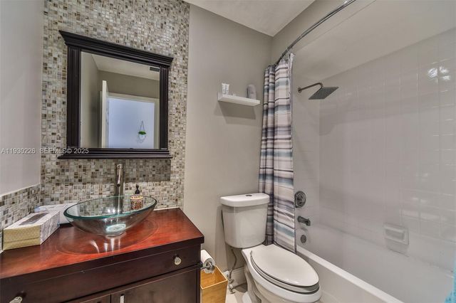 20550 NE 8th Ct, Miami, FL 33179