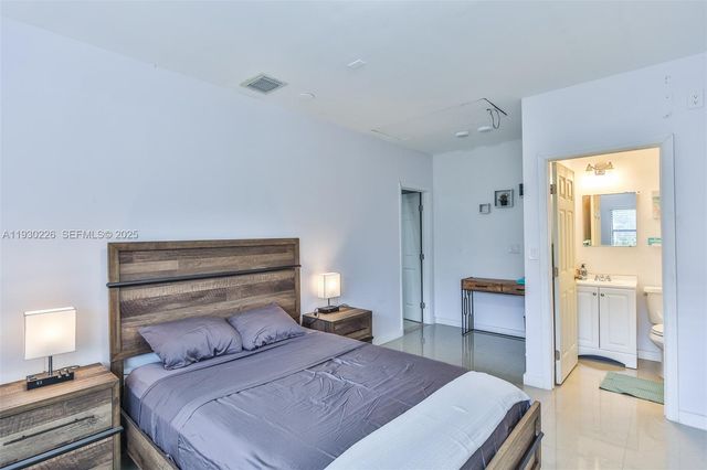 20550 NE 8th Ct, Miami, FL 33179