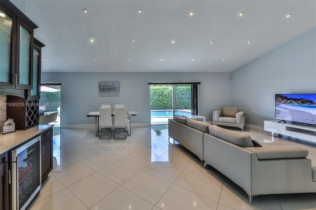 20550 NE 8th Ct, Miami, FL 33179