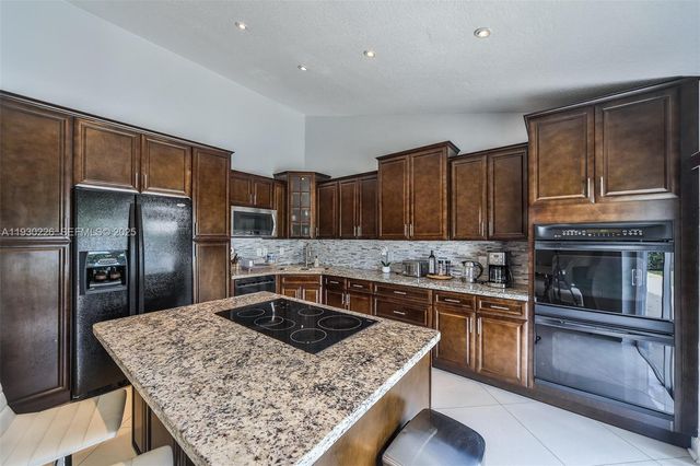 20550 NE 8th Ct, Miami, FL 33179