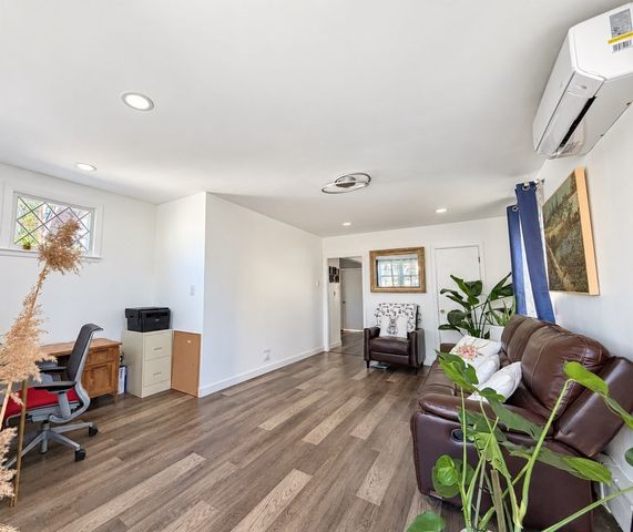 17 Crawford Rd, Braintree, MA 02184