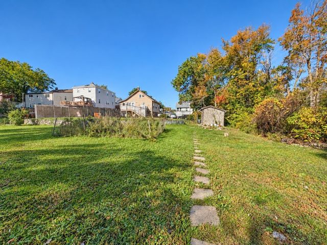 17 Crawford Rd, Braintree, MA 02184