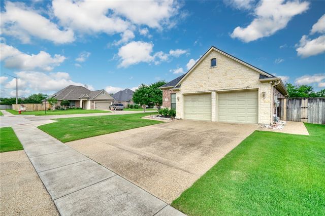 2205 Ironwood Drive, College Station, TX 77845