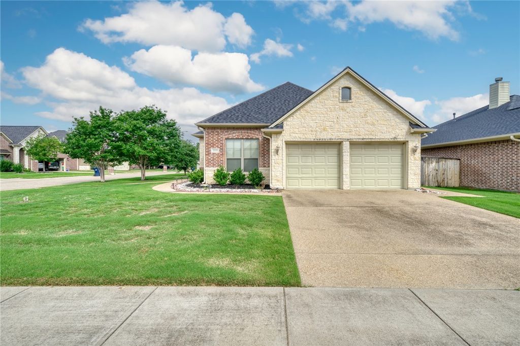 2205 Ironwood Drive, College Station, TX 77845