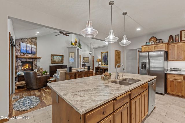 673 E Arena Loop, Hayden, ID 83835
