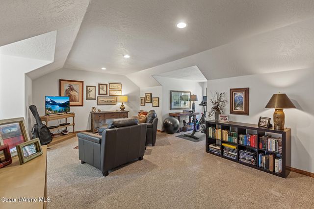 673 E Arena Loop, Hayden, ID 83835