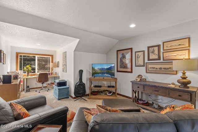 673 E Arena Loop, Hayden, ID 83835
