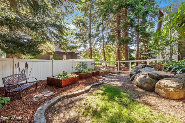 673 E Arena Loop, Hayden, ID 83835