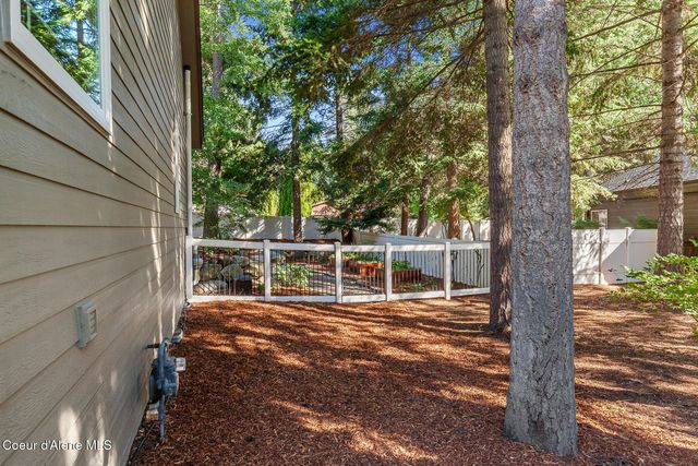 673 E Arena Loop, Hayden, ID 83835