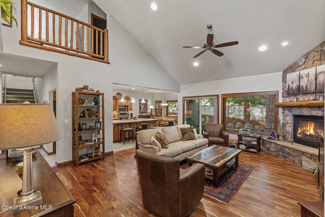 673 E Arena Loop, Hayden, ID 83835