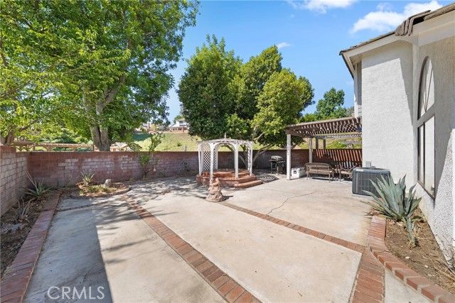 2172 Falcon Crest Drive, Riverside, CA 92506