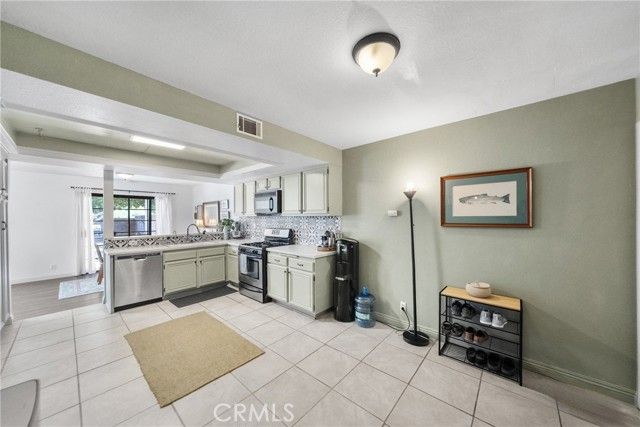 2172 Falcon Crest Drive, Riverside, CA 92506