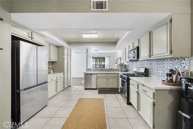 2172 Falcon Crest Drive, Riverside, CA 92506