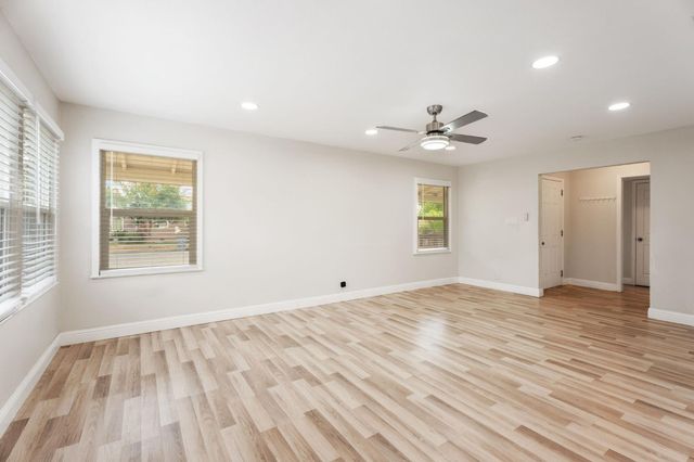 818 W Peralta Way, Fresno, CA 93705