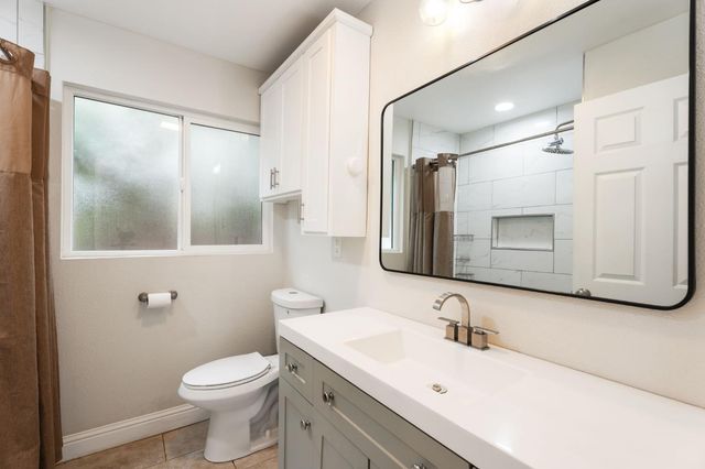 818 W Peralta Way, Fresno, CA 93705