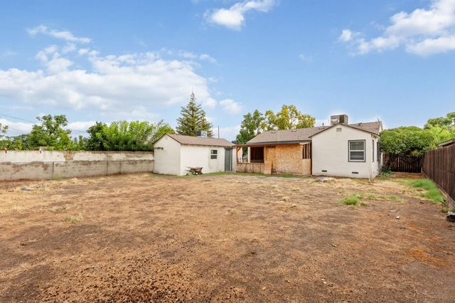 818 W Peralta Way, Fresno, CA 93705