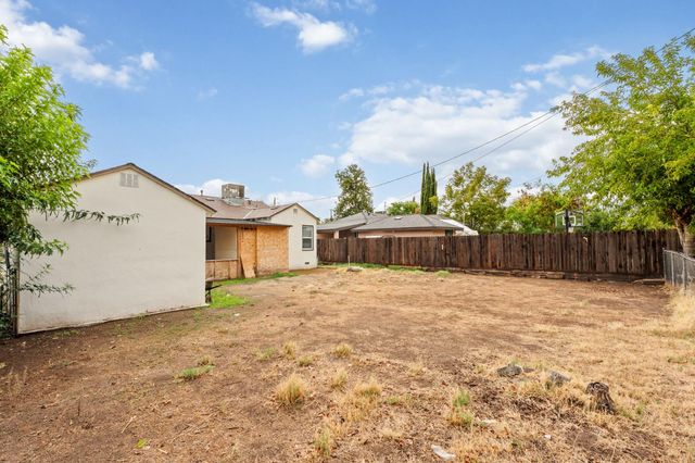 818 W Peralta Way, Fresno, CA 93705