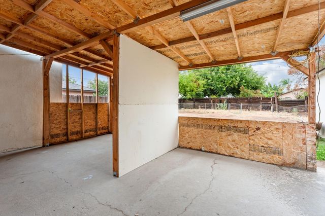 818 W Peralta Way, Fresno, CA 93705