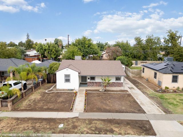818 W Peralta Way, Fresno, CA 93705