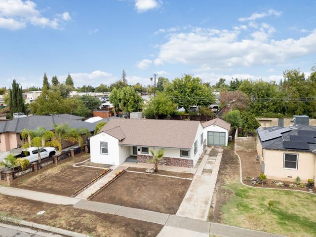818 W Peralta Way, Fresno, CA 93705