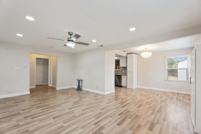 818 W Peralta Way, Fresno, CA 93705