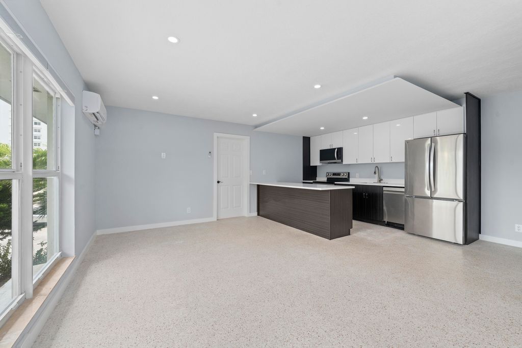 3220 NE 7th 2, Pompano Beach, FL 33062