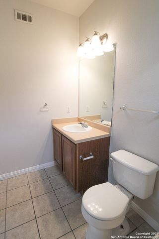 530 Dukeway Apt 3, Universal City, TX 78148