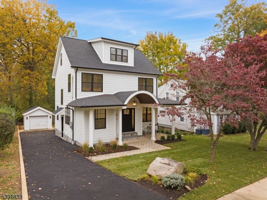 47 Red Rd, Chatham Boro, NJ 07928