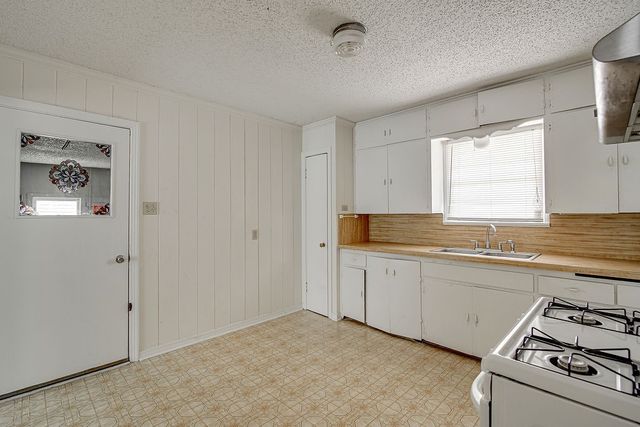 4836 Overton Avenue, Fort Worth, TX 76133