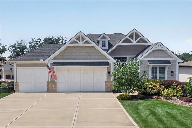 17 Buffalo Ridge Drive, Lake Winnebago, MO 64034