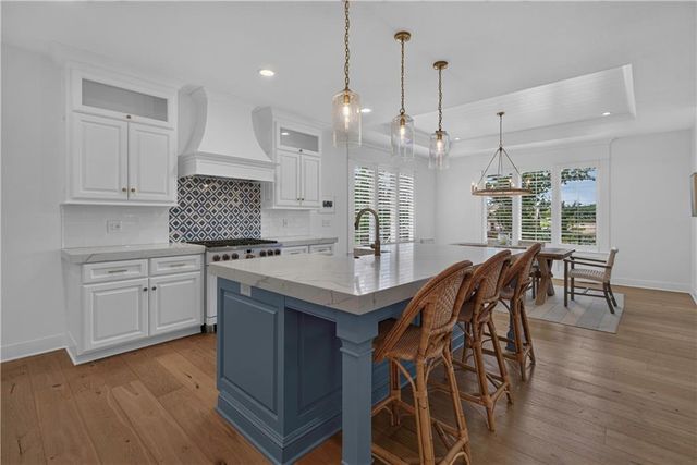 17 Buffalo Ridge Drive, Lake Winnebago, MO 64034