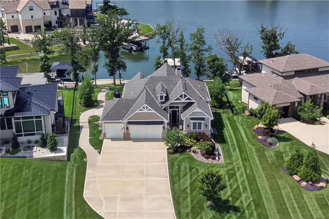 17 Buffalo Ridge Drive, Lake Winnebago, MO 64034