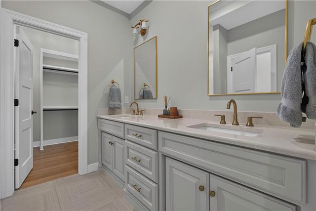 17 Buffalo Ridge Drive, Lake Winnebago, MO 64034