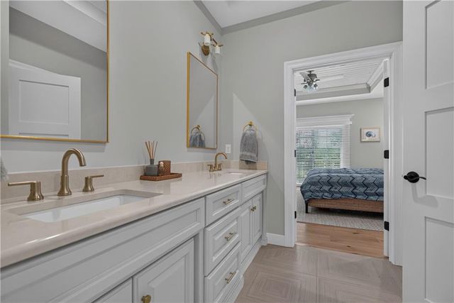17 Buffalo Ridge Drive, Lake Winnebago, MO 64034