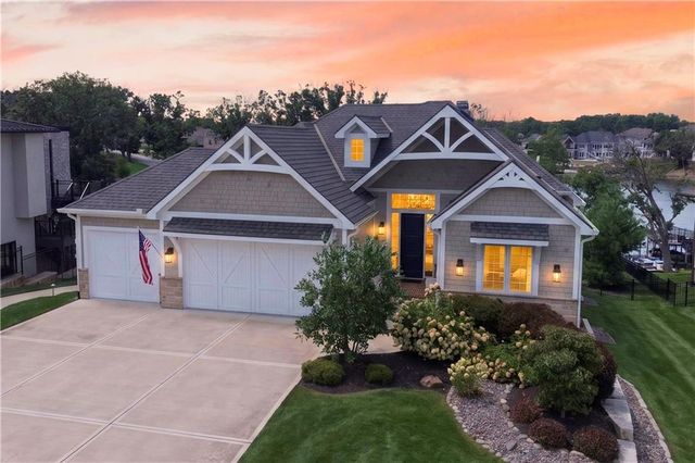 17 Buffalo Ridge Drive, Lake Winnebago, MO 64034