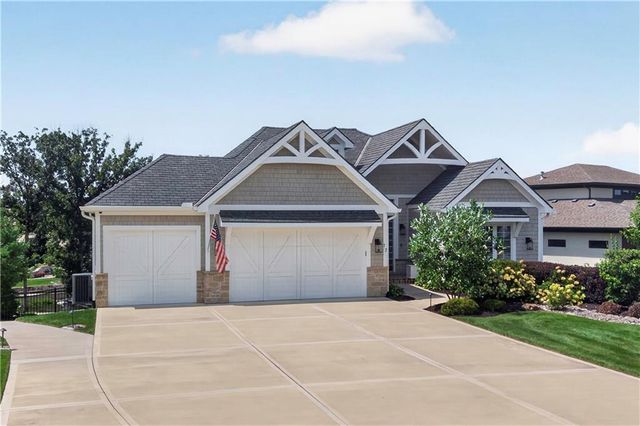 17 Buffalo Ridge Drive, Lake Winnebago, MO 64034