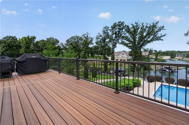 17 Buffalo Ridge Drive, Lake Winnebago, MO 64034