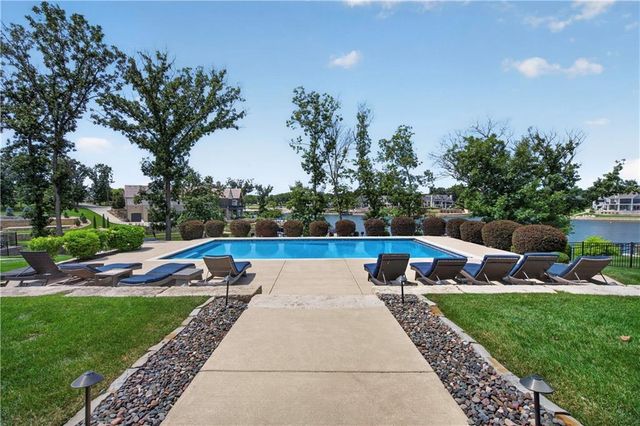 17 Buffalo Ridge Drive, Lake Winnebago, MO 64034
