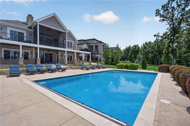17 Buffalo Ridge Drive, Lake Winnebago, MO 64034