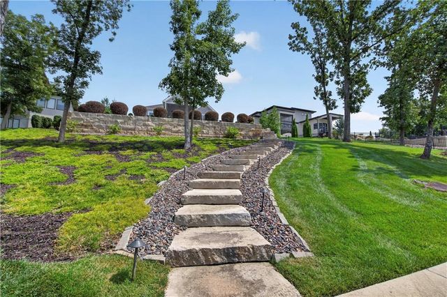 17 Buffalo Ridge Drive, Lake Winnebago, MO 64034