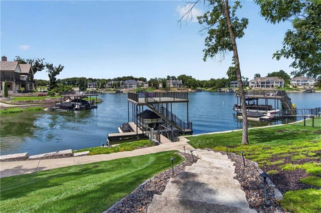 17 Buffalo Ridge Drive, Lake Winnebago, MO 64034