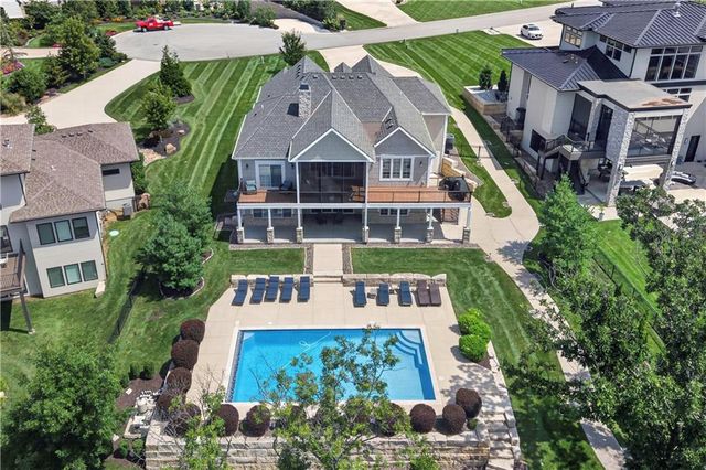 17 Buffalo Ridge Drive, Lake Winnebago, MO 64034