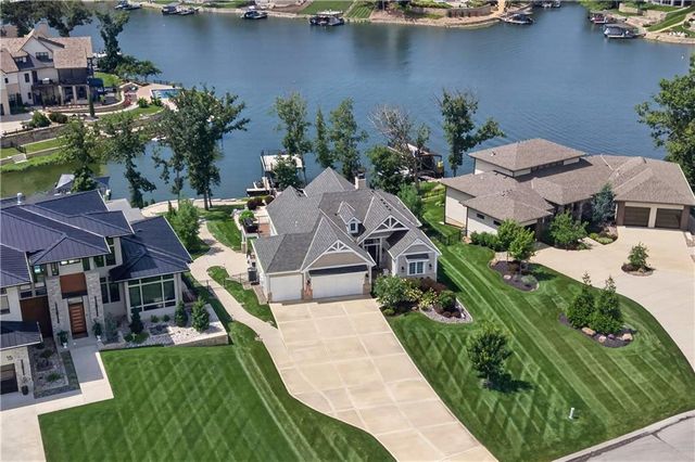 17 Buffalo Ridge Drive, Lake Winnebago, MO 64034