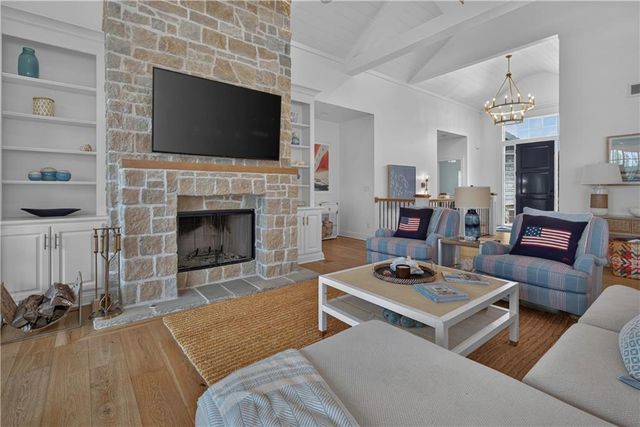 17 Buffalo Ridge Drive, Lake Winnebago, MO 64034