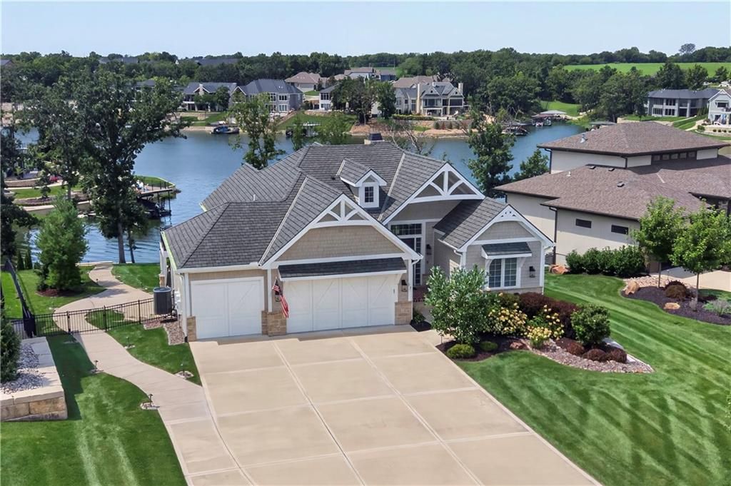 17 Buffalo Ridge Drive, Lake Winnebago, MO 64034