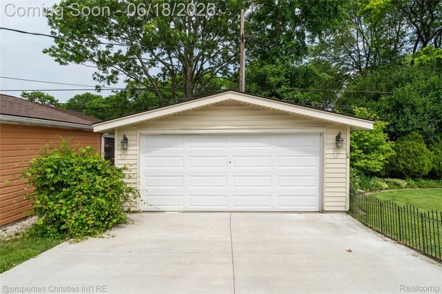4228 Rosewold Avenue, Royal Oak, MI 48073