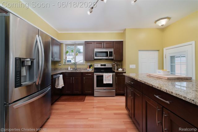 4228 Rosewold Avenue, Royal Oak, MI 48073