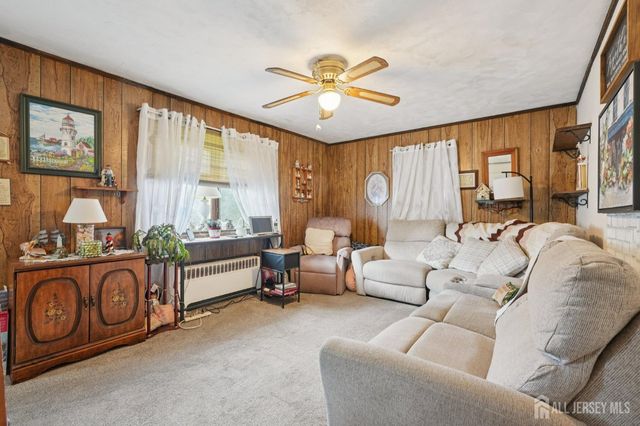 31 Highway Terrace, Edison, NJ 08817